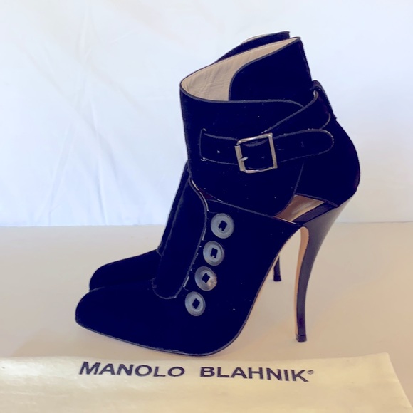 - Manolo Blahnik Black Suede Button Boot Heels 39.5 - Picture 3 of 14